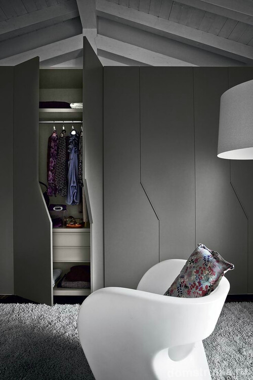 Мебель в современной спальне отличается своей простотой и практичностью
