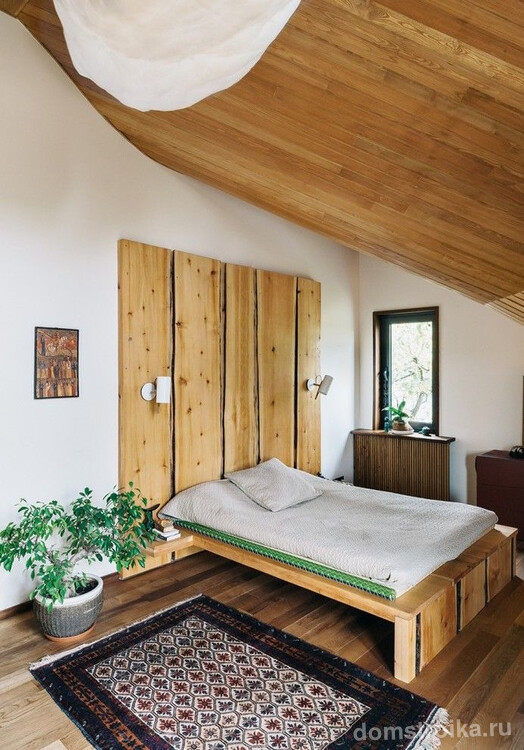 Спальня в стиле эко с мебелью из натуральных материалов