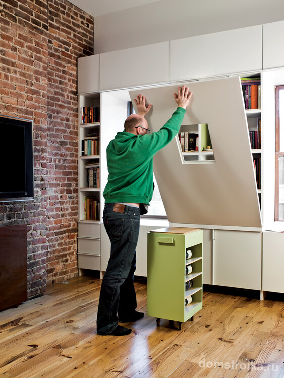 Дополнительное пространство в малогабаритной квартире поможет сохранить раскладной мини-офис