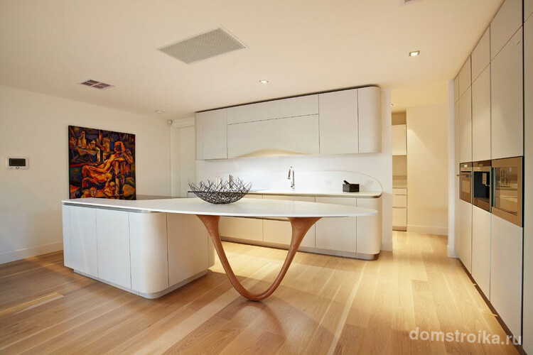 Кухонная мебель с элементами дерева