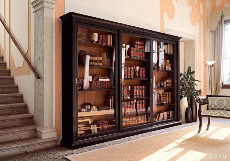Книжный шкаф-купе является не только элегантным элементом декора в вашем доме, но и гарантирует высокую сохранность книг