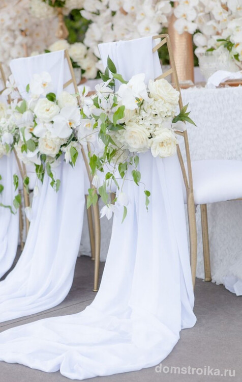 Нежные, роскошные, ниспадающие чехлы на стулья для свадебного торжества