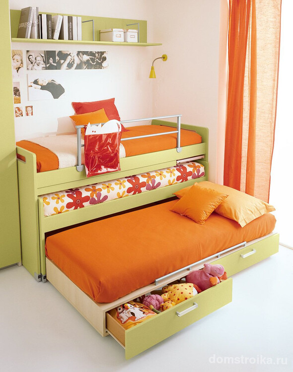 Кровать с двумя выдвижными спальными местами и шухлядами для игрушек