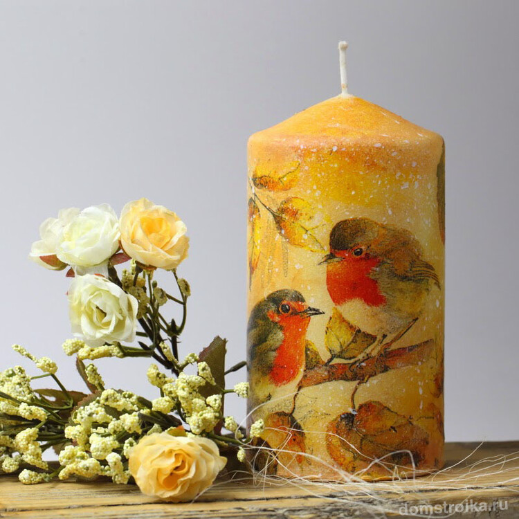 Прекрасная идея для подарка или сувенира: уникальная свеча, декорированная своими руками