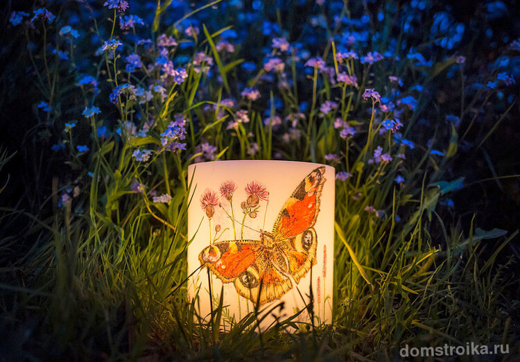 Летняя идея для декора свечи: изображение бабочки Павлиний глаз