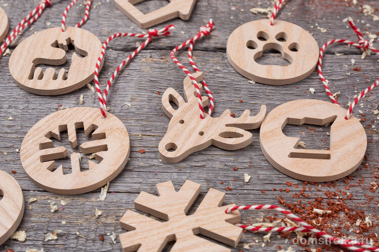 Деревянные украшения с изображением животных будут актуальными для года Собаки