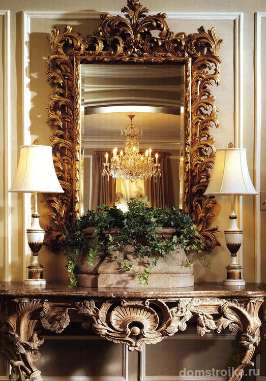 Великолепное декоративное настенное зеркало в викторианском стиле