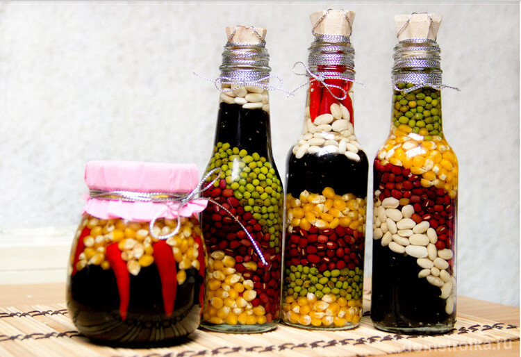 Декоративная бутылка с природными материалами - прекрасное украшение на кухню