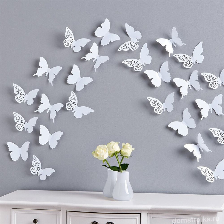 Украшение стены бабочками из белой бумаги