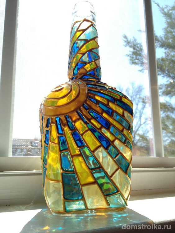 Солнечный декор обыкновенной бутылки