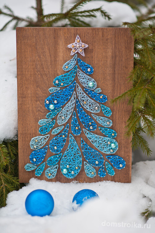 Прекрасное новогоднее панно с голубой елкой