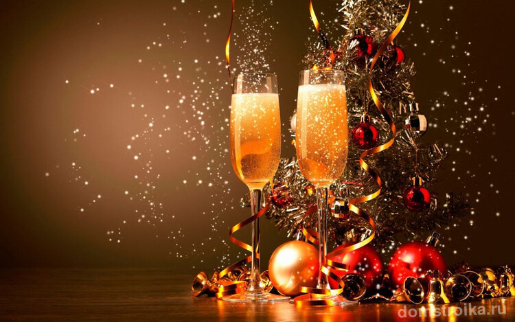 Бокалы шампанского - неизменный атрибут любого праздника - от свадьбы до Нового года