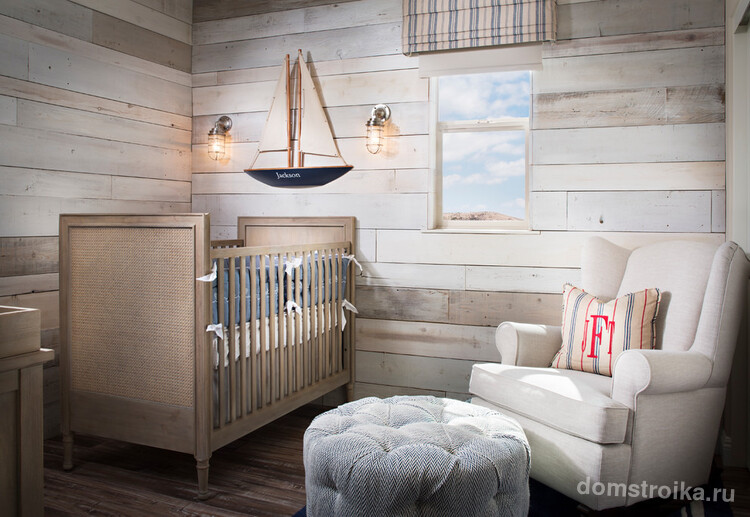 Детская комната с деревянной отделкой в пляжном стиле