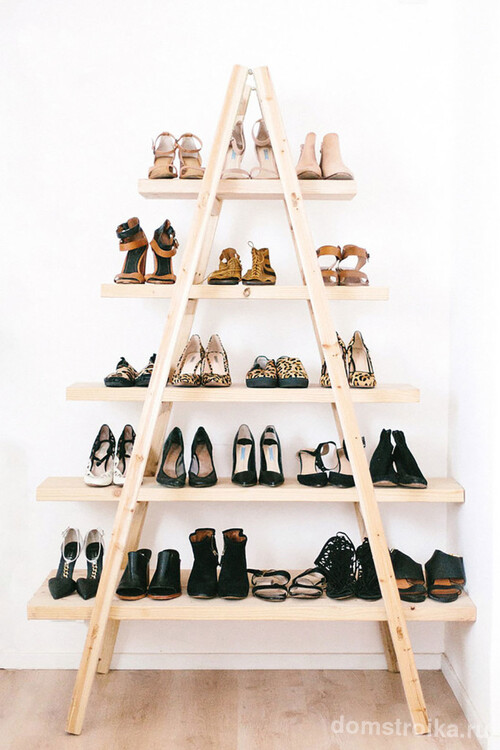 Отличное решение деревянной полочки для большого количества обуви