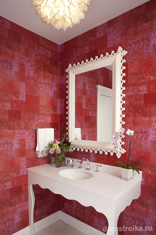 Красно-белый интерьер в дизайне ванной