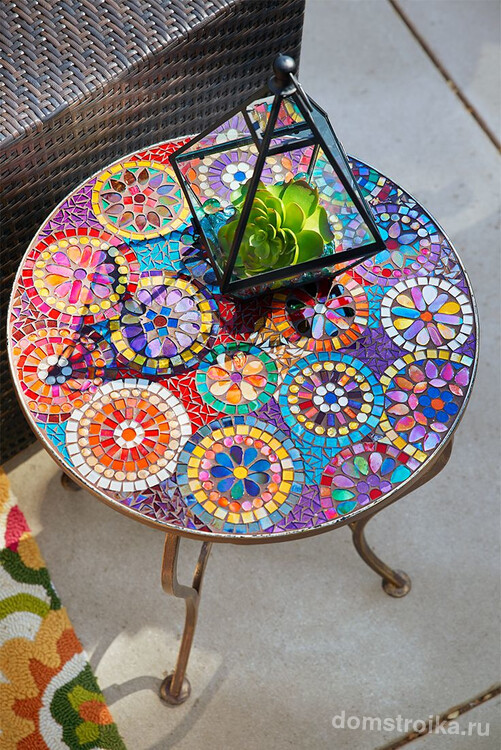 Шикарный стол с мозаикой, выполненной своими руками