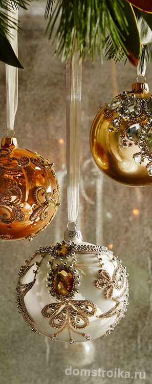 Красивые, блестящие, нарядные шары из стекла - главный элемент красивого елочного "наряда"