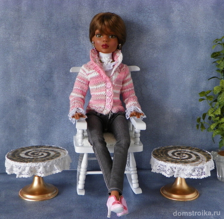 Мебель для кукол своими руками. Кукольные журнальные столики с кружевами и мозаичной столешницей