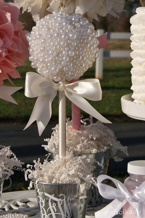 Топиарий из жемчужных бусин в алюминиевом ведерке: милая часть декора для свадьбы в стиле шебби-шик