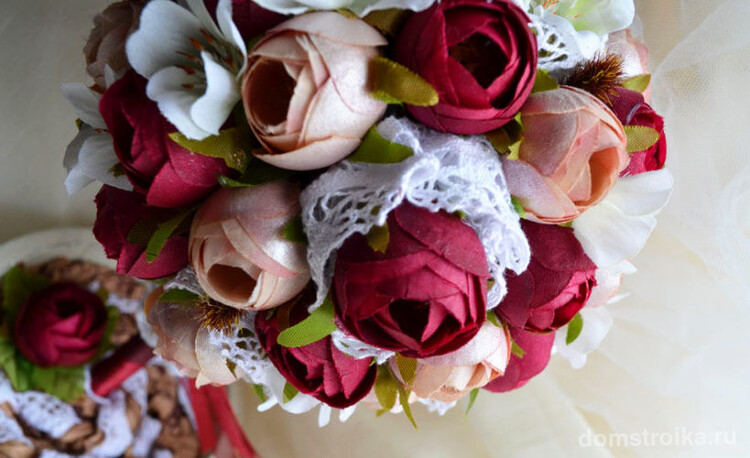 Как создать домашний топиарий. Романтичный топиарий из матерчатых розовых и красных роз и кружев