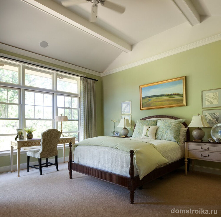 Спальня в стиле прованс, оформленная натуральными материалами мягких пастельных оттенков