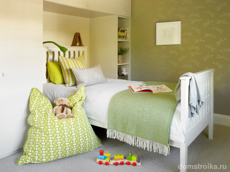 Спокойный вариант интерьера детской комнаты с минимумом мебели, но максимумом функциональности и комфорта