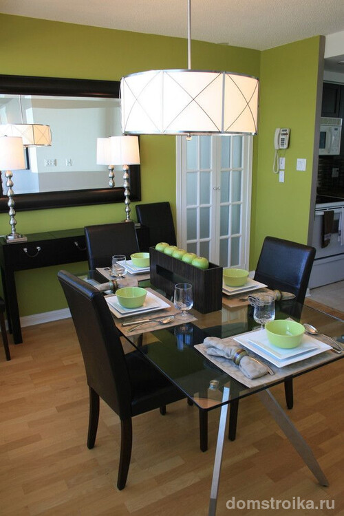 Стены цвета зеленого яблока в сочетании с черной лаконичной мебелью создают стильный интерьер в стиле минимализм