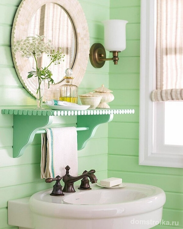 Ванная комната в прованском стиле, оформленная с преобладанием цвета кремовой мяты