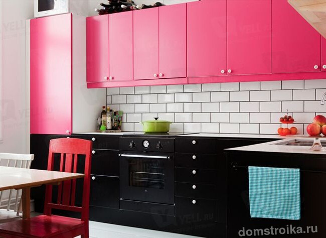 Нежнейшая розово-бело-черная кухня - идеальное место для семейных посиделок