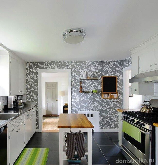 Серый оттенок часто используется в современных стилях кухонь, так как такой цвет не утомляет, а наоборот вызывает спокойствие