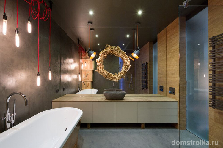 Темная цветовая гамма, сантехника простых форм, плоскопанельные шкафы для ванной, оригинальная система освещения задает общий стиль лофт