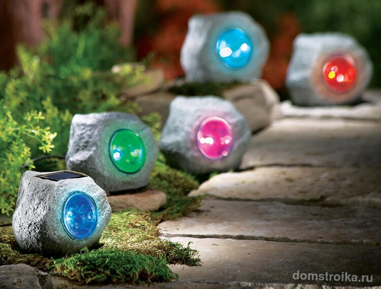 Светильник на солнечных батареях садовый уличный. Садовые фонарики в форме камней. Днем они почти не привлекают внимания, а вечером подсвечивают садовые дорожки любым выбранным вами цветом