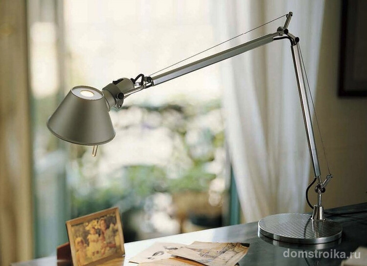 Настольные лампы - аксессуары, просто необходимые в каждом доме, и подбирать их желательно с учетом потребностей каждого члена семьи