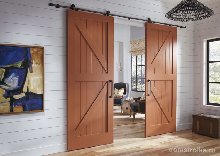 Светло-коричневые межкомнатные двери в деревенском стиле