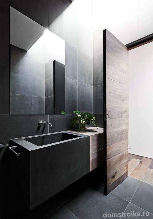 Стильный и лаконичный дизайн ванной комнаты со шпонированной дверью
