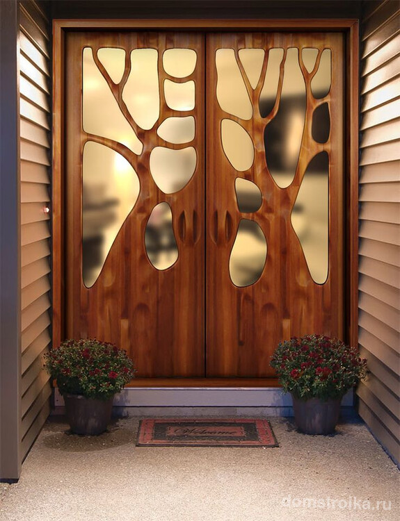 Лучшие входные двери в частный дом. Резьба по дереву не ограничивает фантазию в выборе деревянной двери вообще ничем