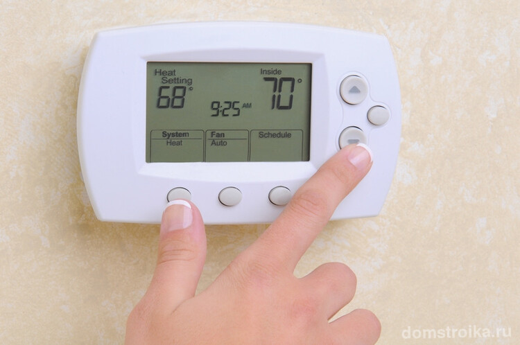 Электронный термостат контролирует температуру воздуха с помощью одного или нескольких датчиков, чем сделает работу вашего обогревателя экономичнее