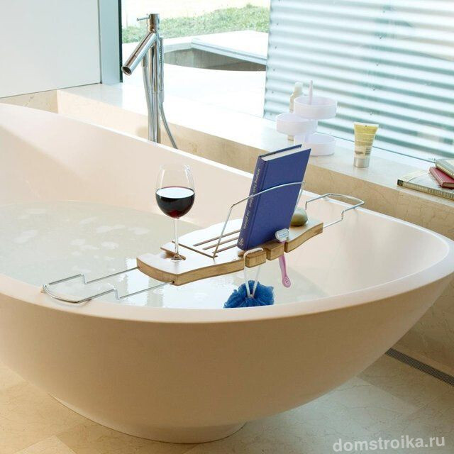 Удобная подставка для ванной полезна для тех, кто любит долго нежиться в ванной