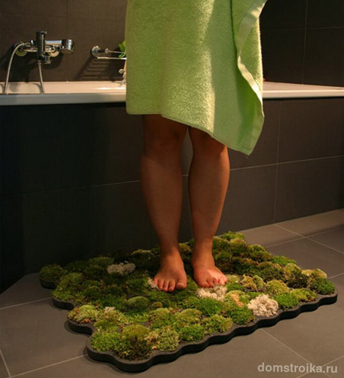 Ванный коврик из натуральных растений является приятным и полезным вариантом