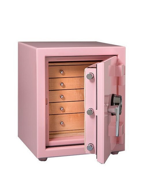 Красивый сейф розового цвета убережет любимые женские украшения от посягательств