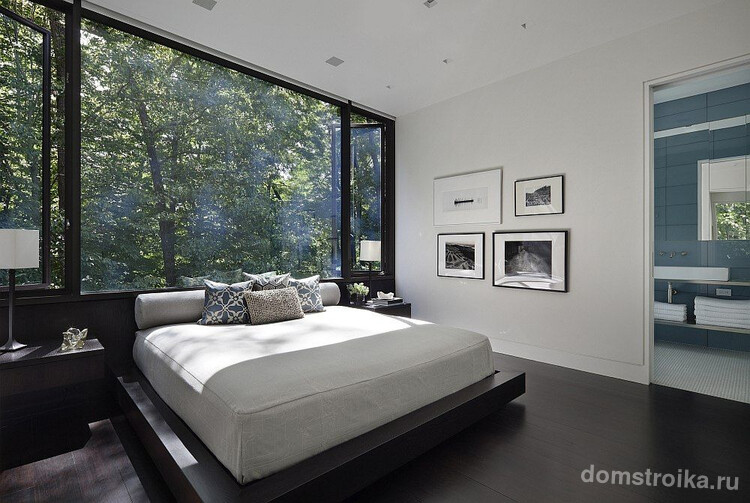 Лаконичный одноуровневый потолок отлично подойдет к стилю минимализм в интерьере