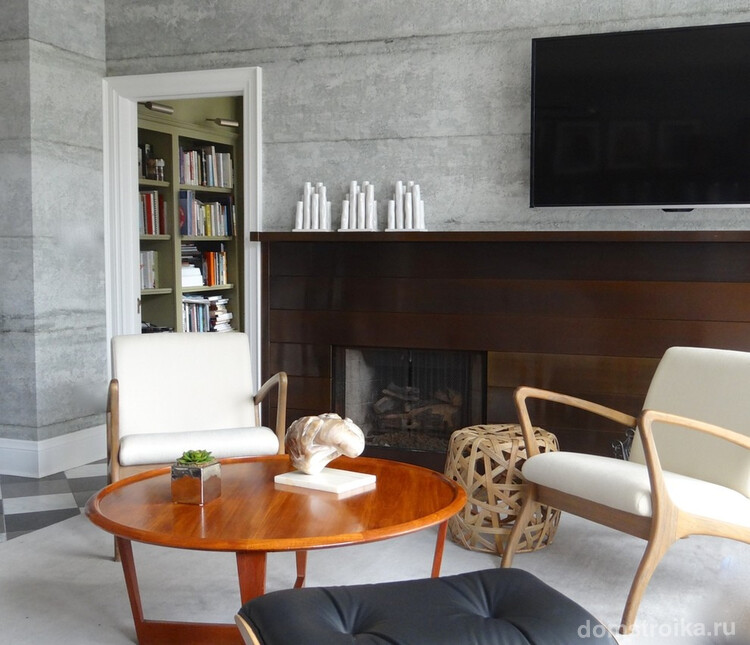 Очень реалистичные обои под бетон в гостиной. Элементы скандинавского стиля придают комнате уютную атмосферу
