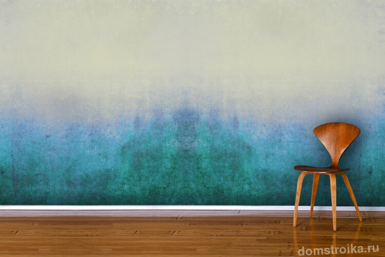Градиентное (или "ombre") окрашивание стены выполняется губками или тряпками, смачиваемыми красителем