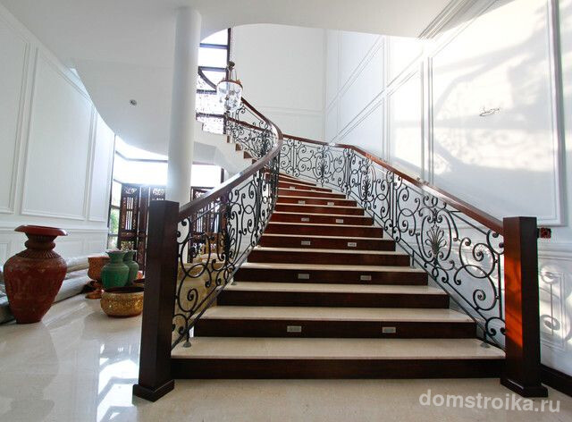 Симметричность, которая сделает гораздо приятнее Ваш подъем по лестнице