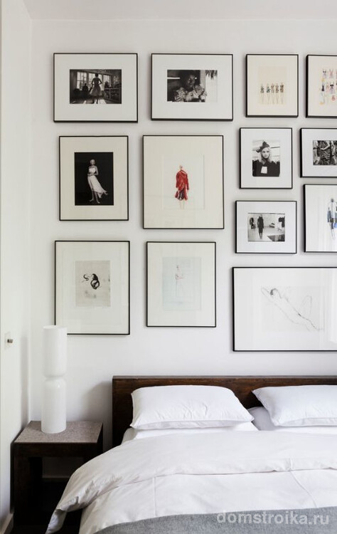 Спальня с множеством картина на стенах - не лучший вариант для комнаты отдыха