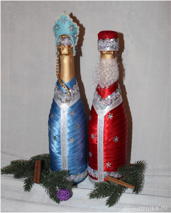 Результат новогоднего ленточного декора бутылок с шампанским