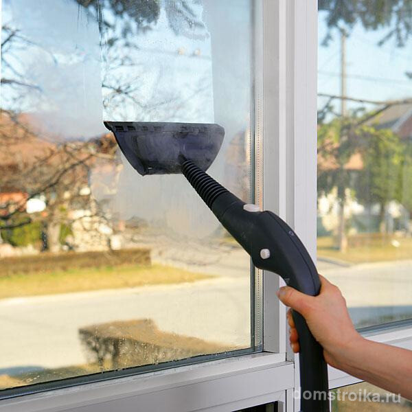 Мыть окна с пароочистителем очень легко - он не оставляет разводов