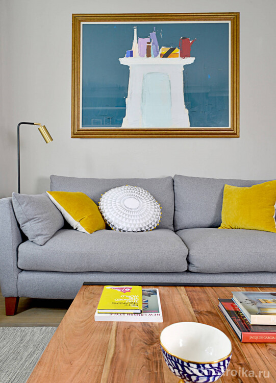 Желтые подушки помогут сделать интерьер более контрастным