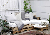 Стильная мебель без ущерба бюджету: делаем диван из поддонов своими руками