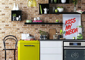 Курс на винтажность: обзор стильных ретро-холодильников для кухонного интерьера